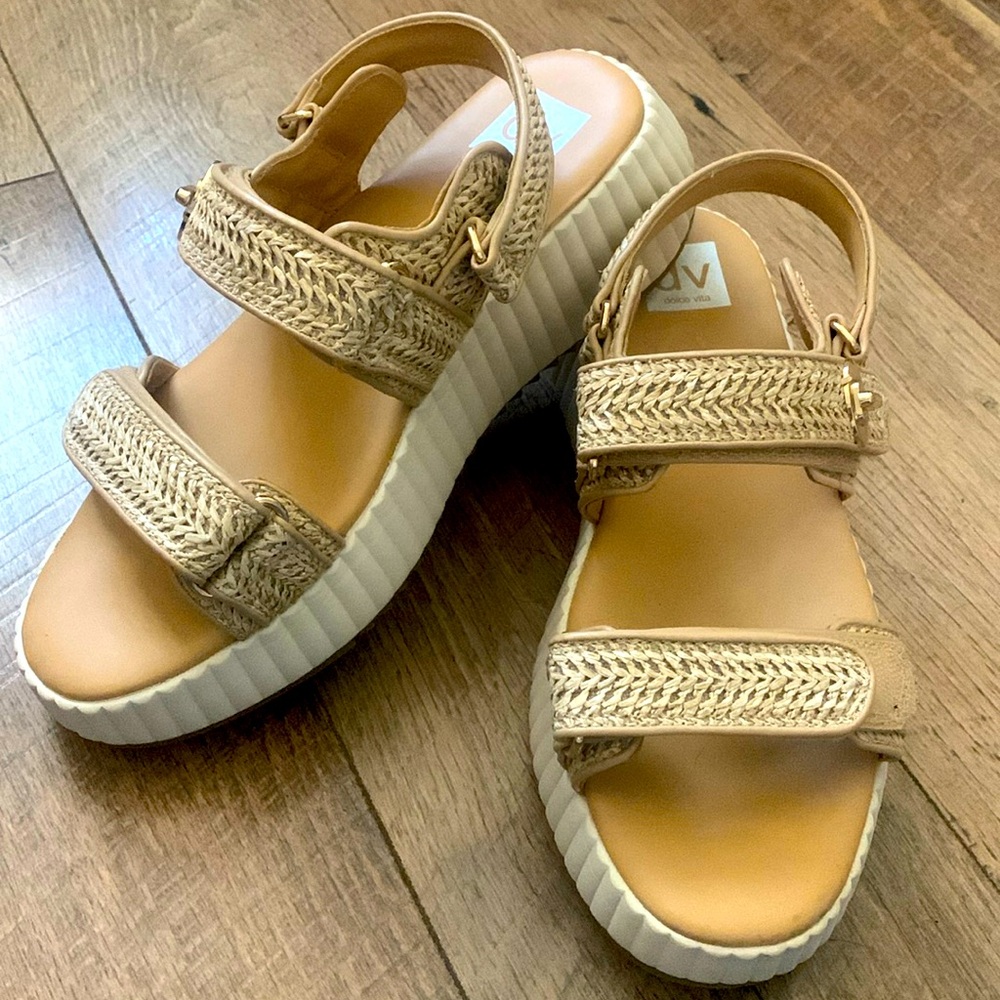 Dolce Vita platform sandals. Size 9.5